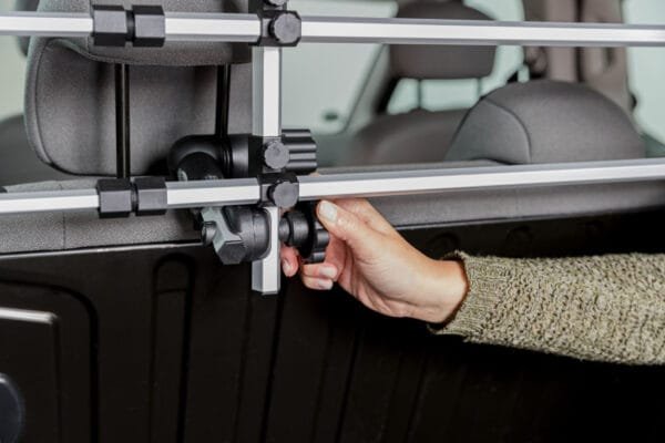Trixie reguliuojama automobilio bagažinės pertvara